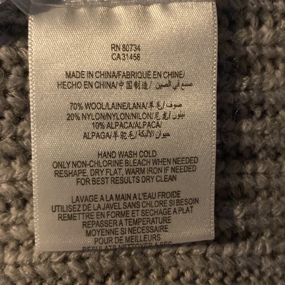 ❤️4/$40 SALE! ❤️ BCBG MaxAzria Shrug - Picture 5 of 5